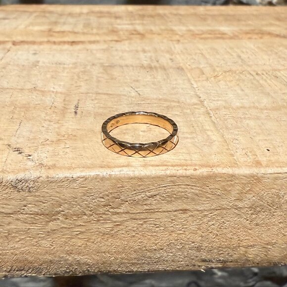 Chanel Coco Crush Mini Version Yellow Gold Ring - Picture 4 of 14